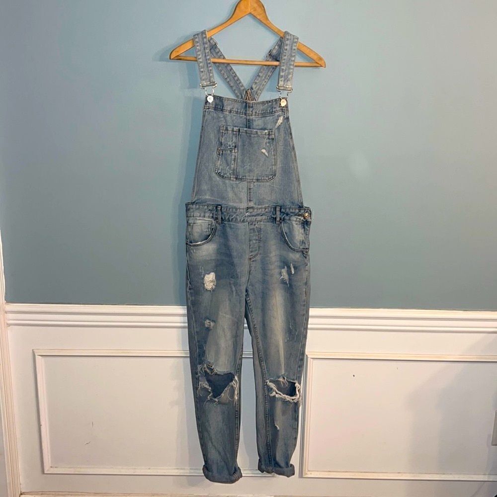 Zara Women’s S denim ripped leg rolled leg qoveralls